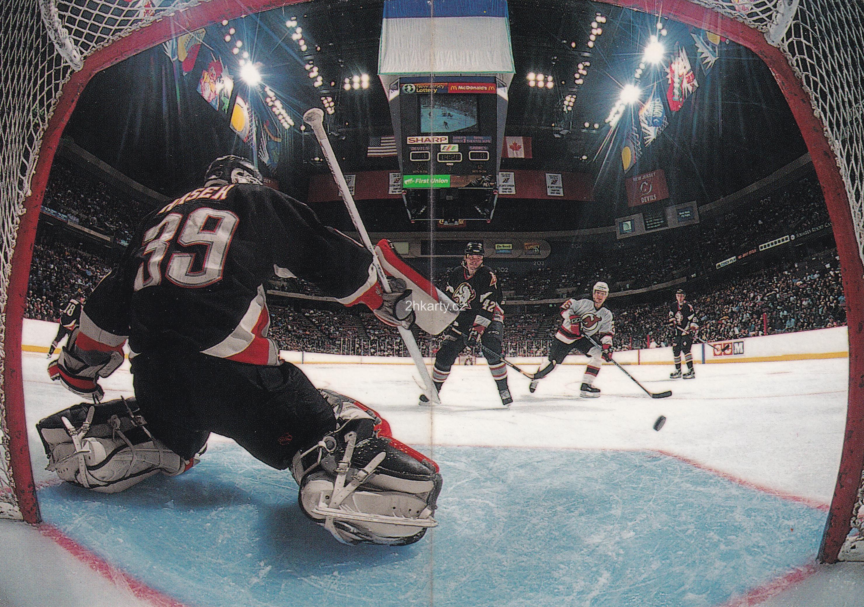 1999-00 Topps Stadium Club - Dominik Hašek - Goalie Cam